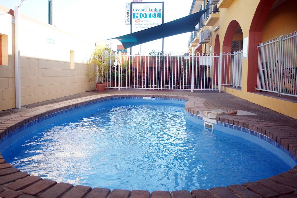Cedar Lodge Motel Таунсвилл Экстерьер фото