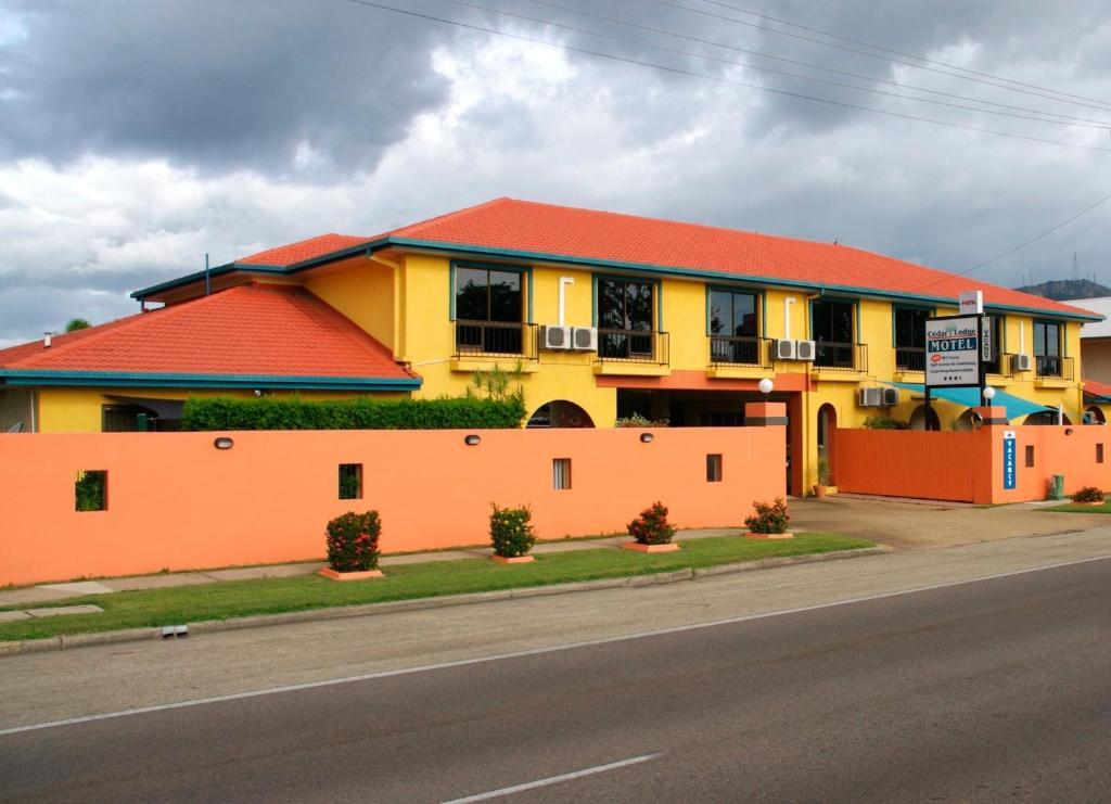 Cedar Lodge Motel Таунсвилл Экстерьер фото