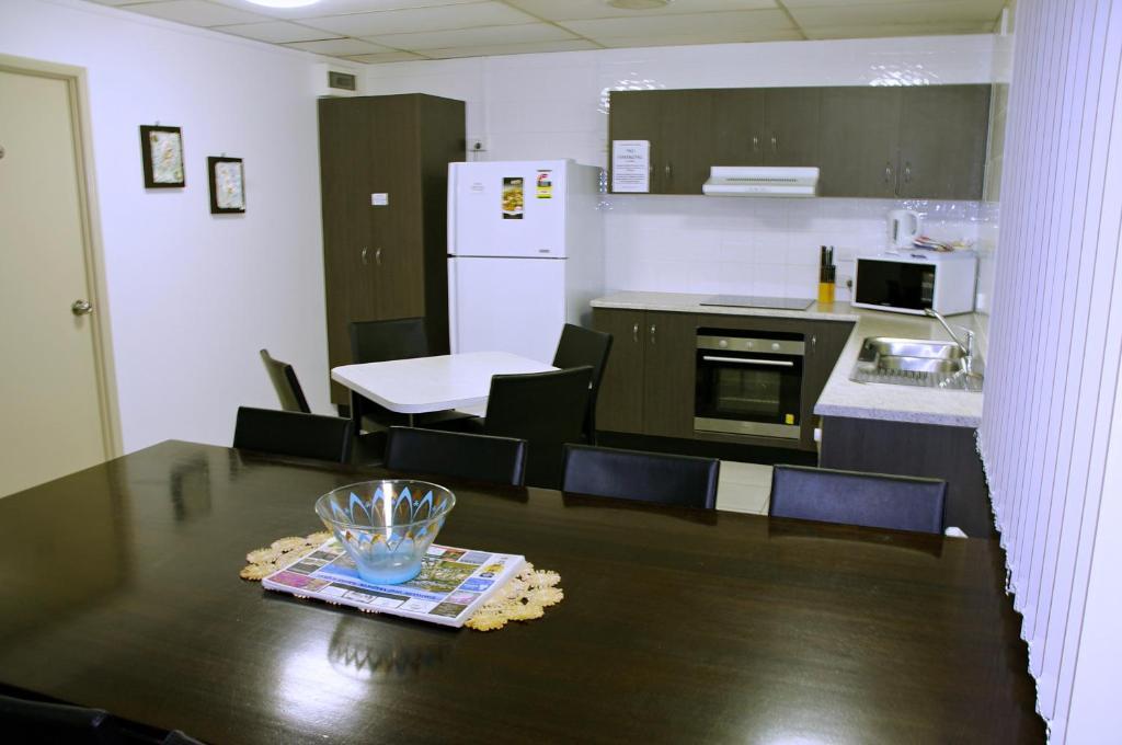 Cedar Lodge Motel Таунсвилл Экстерьер фото